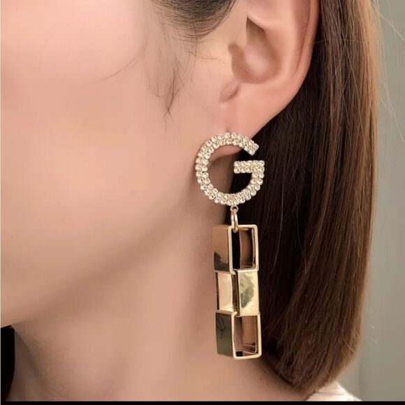 Designer-inspired G dangle cold tone earrings. Influencer 's pick. New. - Picture 3 of 6